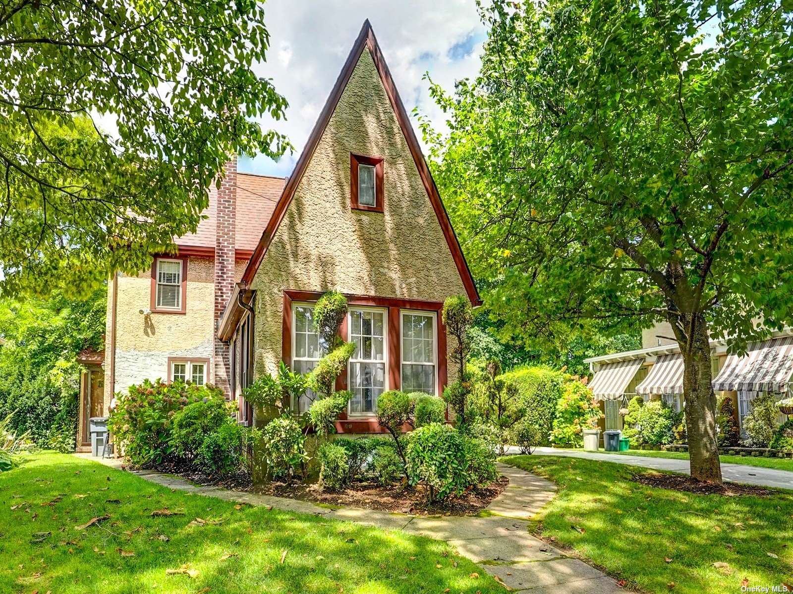 Properties/7 Ontario Road Bellerose Village 7 Ontario Road, Bellerose